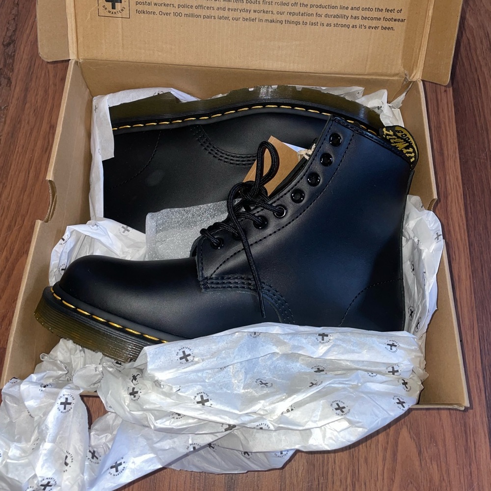 DR. MARTENS 1460 BOOTS